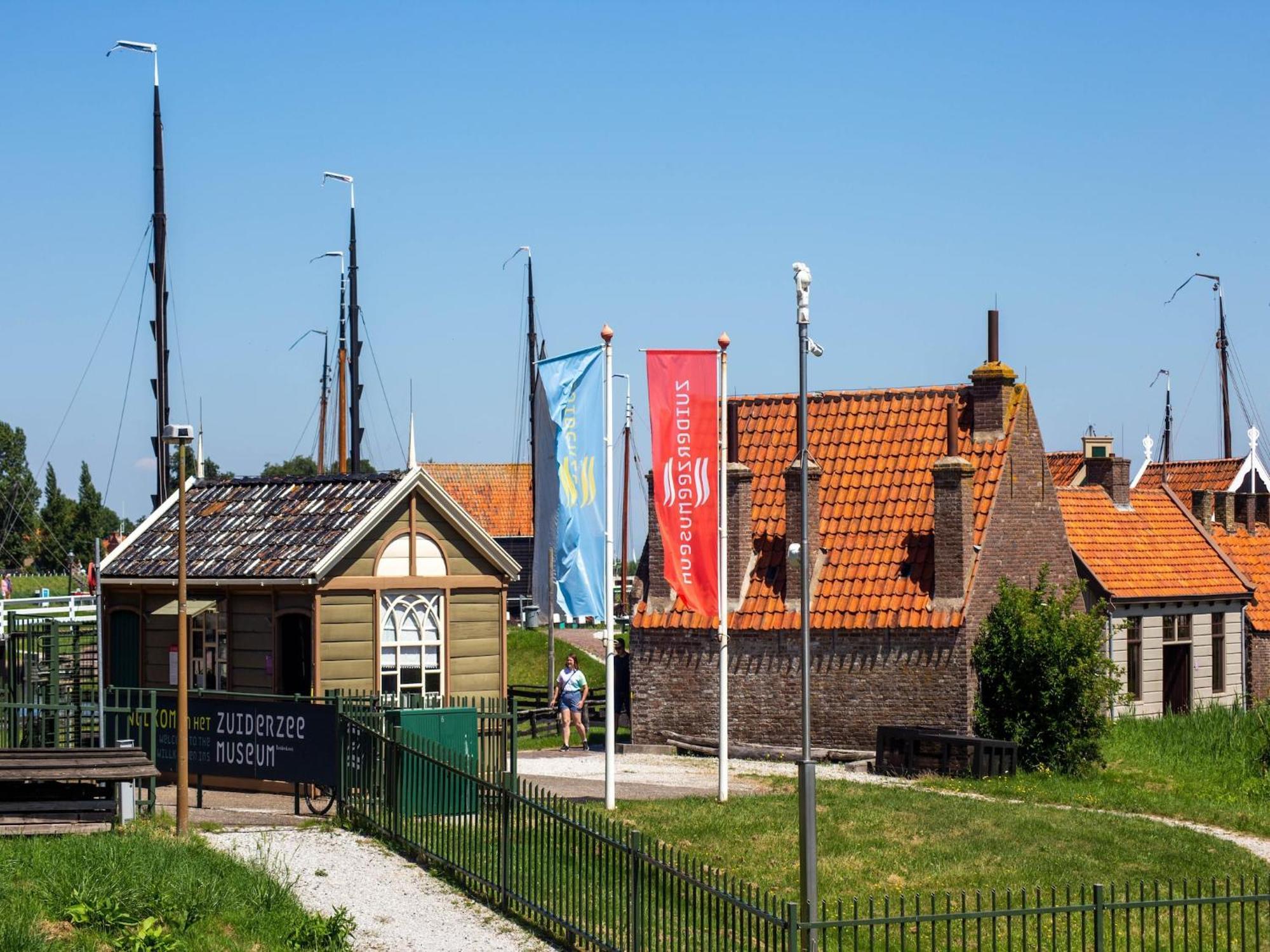 Holiday Home With Terrace Enkhuizen Exterior photo